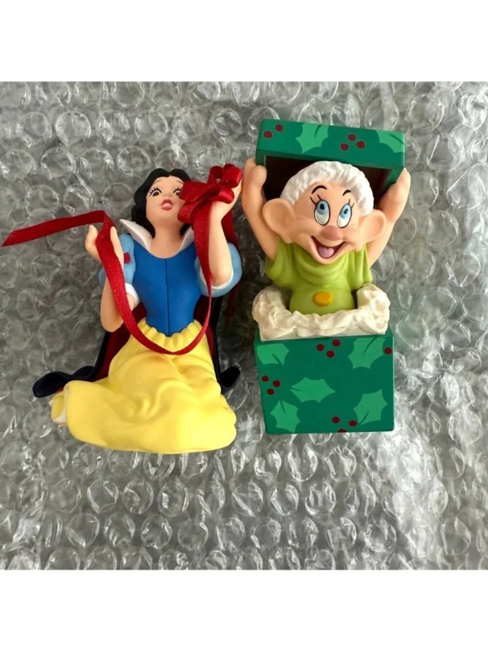 Hallmark Keepsake Disney Snow White & The 7 Dwarfs Set Of 2 Ornaments 1997 NEW